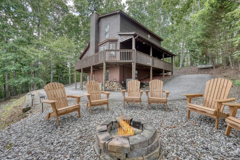 Incredible Mountain Cabin for a Memorable Family Getaway in Nature near Blairsville, Georgia