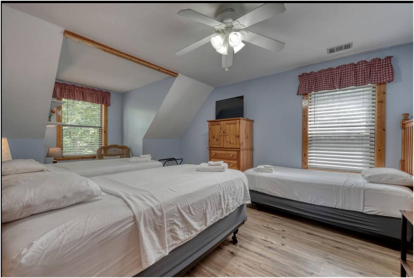 Incredible Mountain Cabin for a Memorable Family Getaway in Nature near Blairsville, Georgia