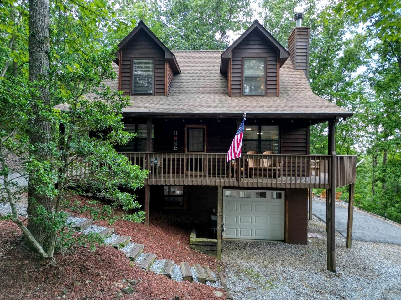 Incredible Mountain Cabin for a Memorable Family Getaway in Nature near Blairsville, Georgia