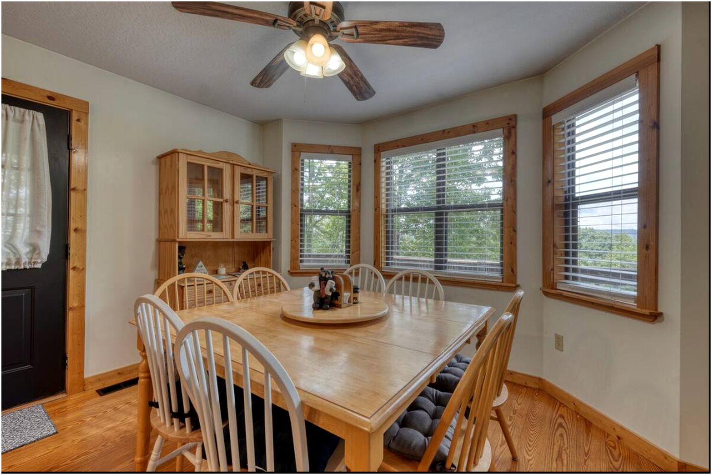 Incredible Mountain Cabin for a Memorable Family Getaway in Nature near Blairsville, Georgia