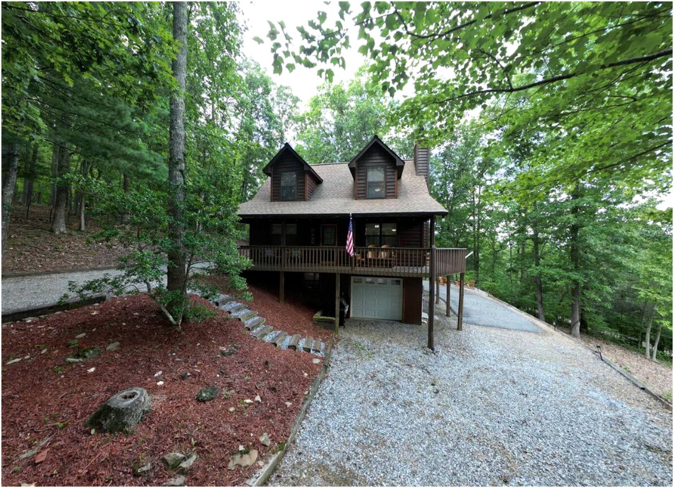 Incredible Mountain Cabin for a Memorable Family Getaway in Nature near Blairsville, Georgia