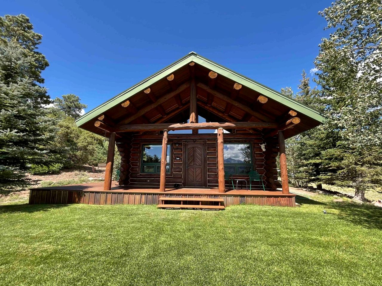 Gorgeous Log Cabin with Breathtaking Mountain Views for an Unforgettable Escape in Mountain Village, Colorado