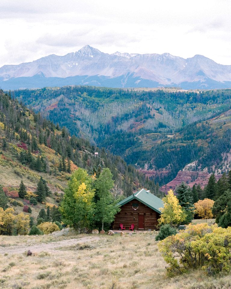 Gorgeous Log Cabin with Breathtaking Mountain Views for an Unforgettable Escape in Mountain Village, Colorado