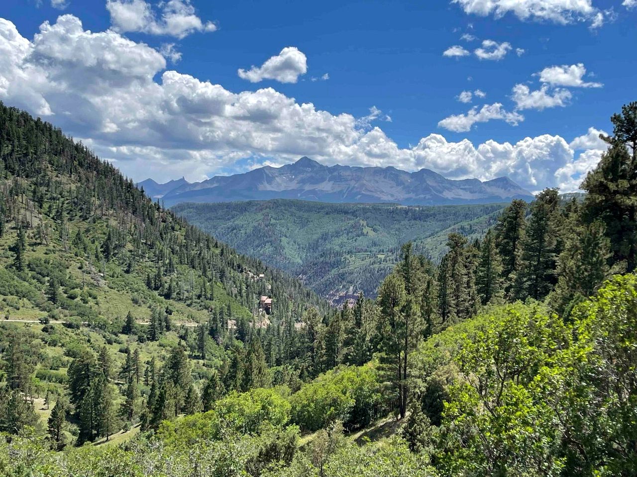 Gorgeous Log Cabin with Breathtaking Mountain Views for an Unforgettable Escape in Mountain Village, Colorado