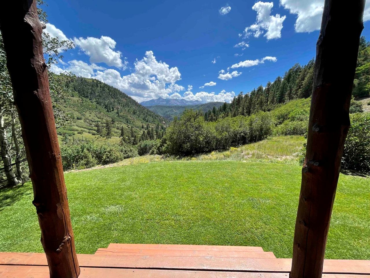 Gorgeous Log Cabin with Breathtaking Mountain Views for an Unforgettable Escape in Mountain Village, Colorado
