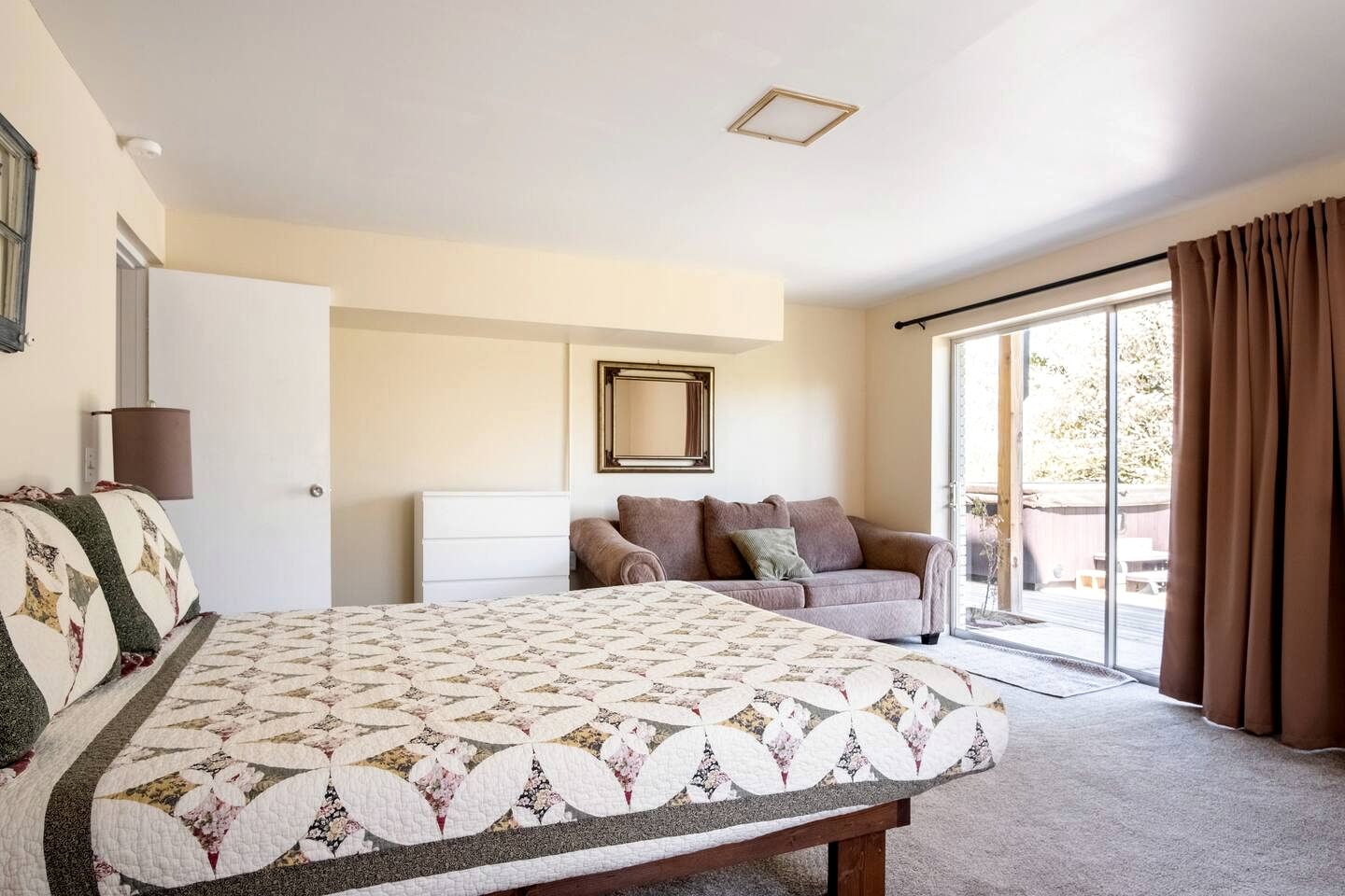 Lovely Vacation Rental with Hot Tub and Amazing Amenities for a Fantastic Family Escape in Clarkesville, Georgia