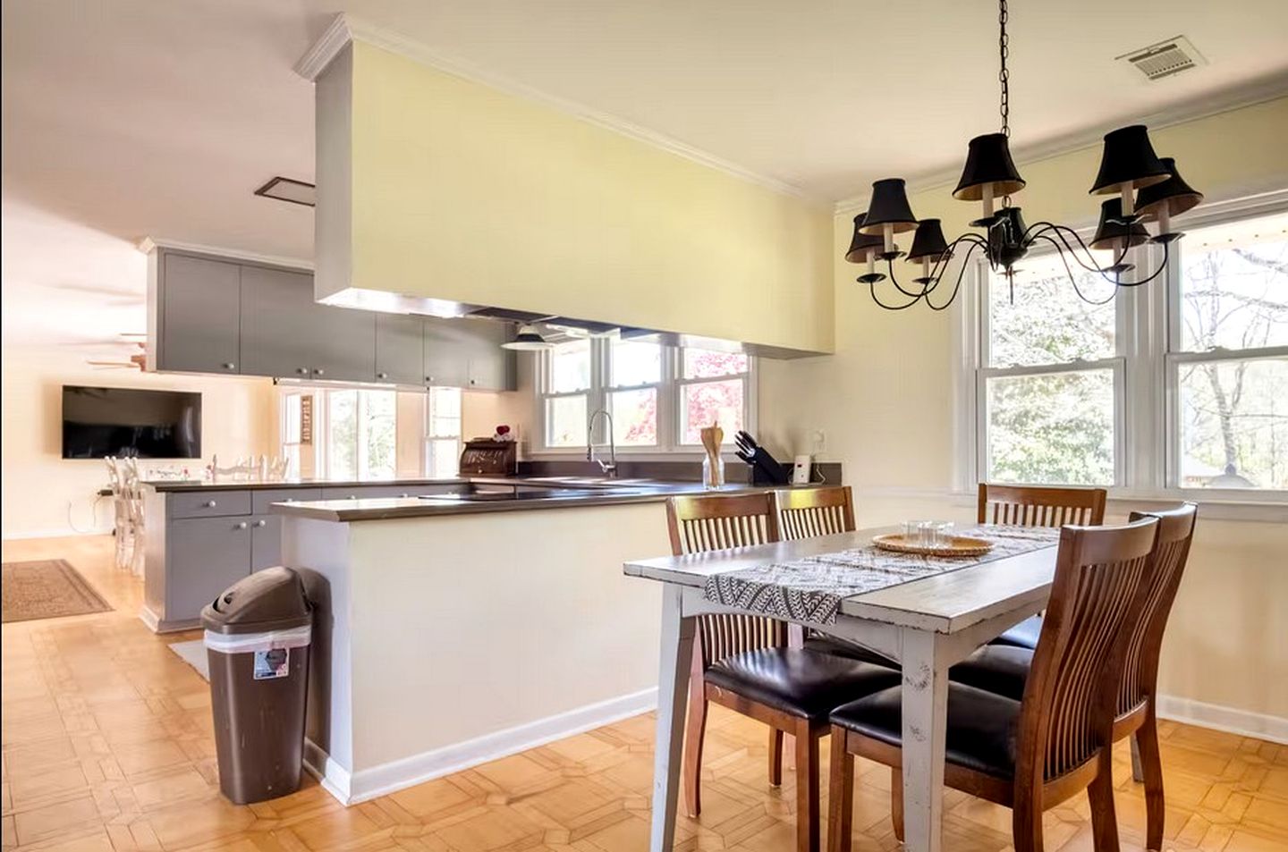 Lovely Vacation Rental with Hot Tub and Amazing Amenities for a Fantastic Family Escape in Clarkesville, Georgia