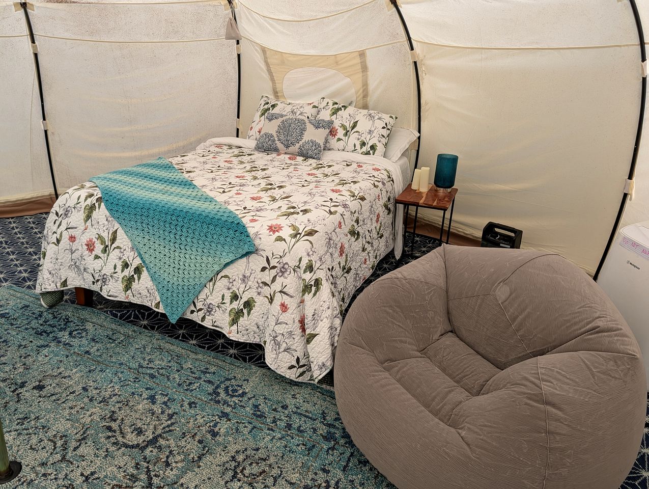 Scenic Glamping Tent Stay with Cozy Lounge Space in Smithville, Texas