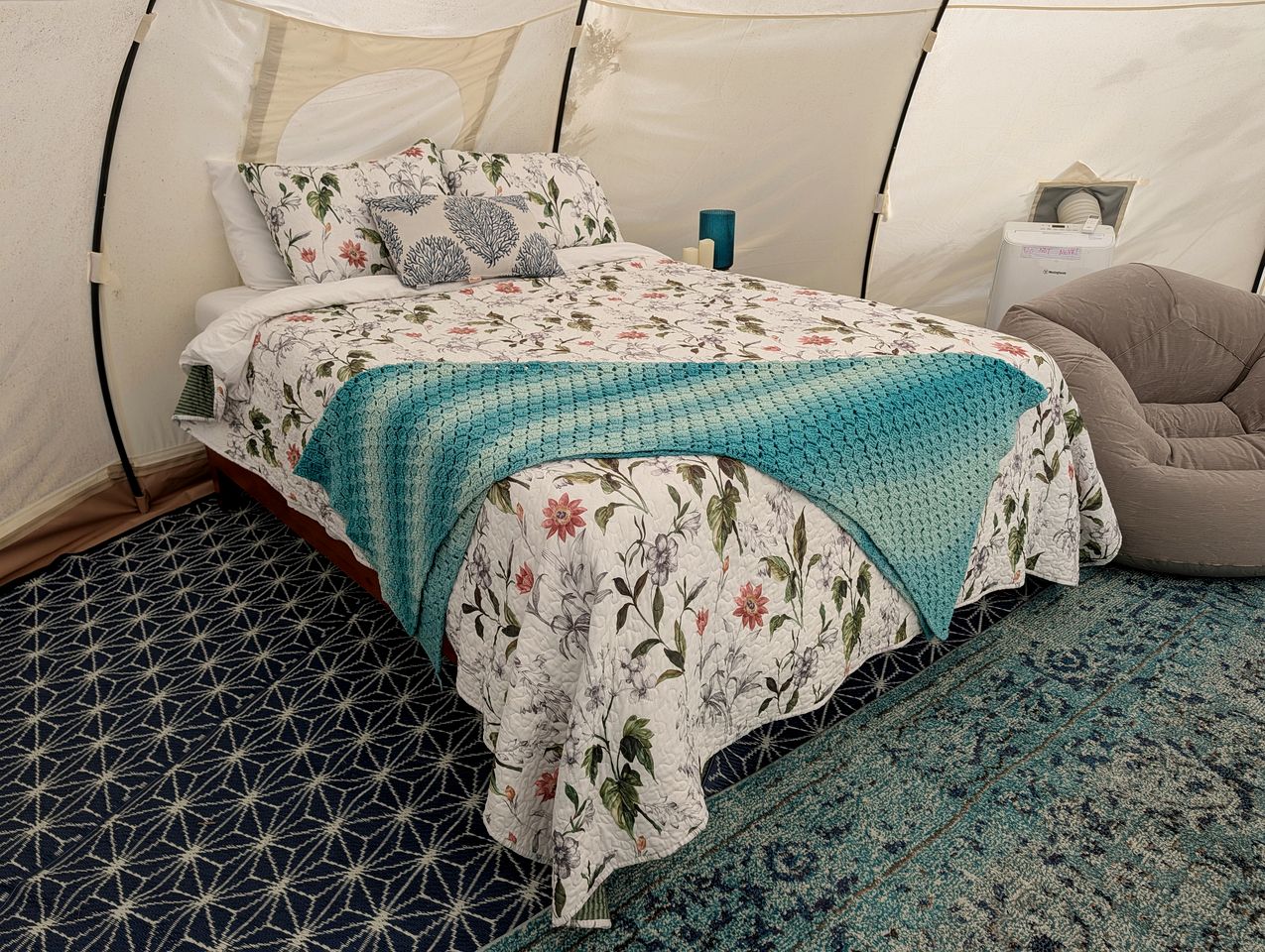 Scenic Glamping Tent Stay with Cozy Lounge Space in Smithville, Texas