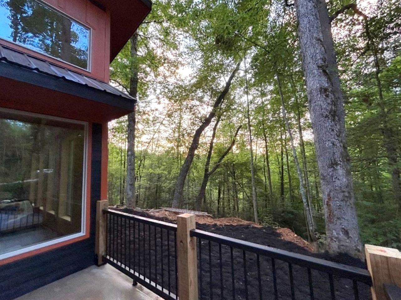 Modern Cabin in Pigeon Forge for a Romantic Glamping Rendezvous