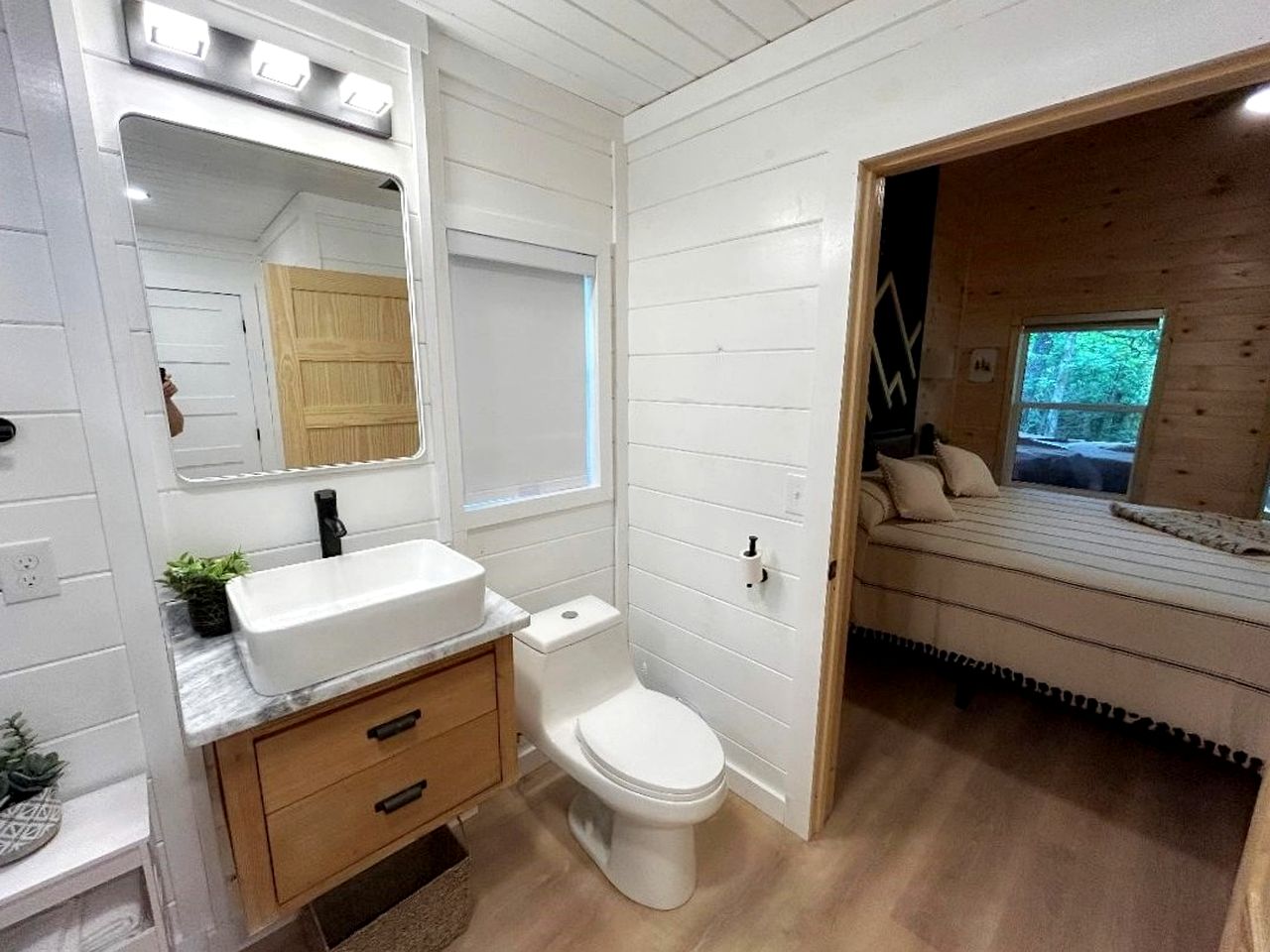Modern Cabin in Pigeon Forge for a Romantic Glamping Rendezvous