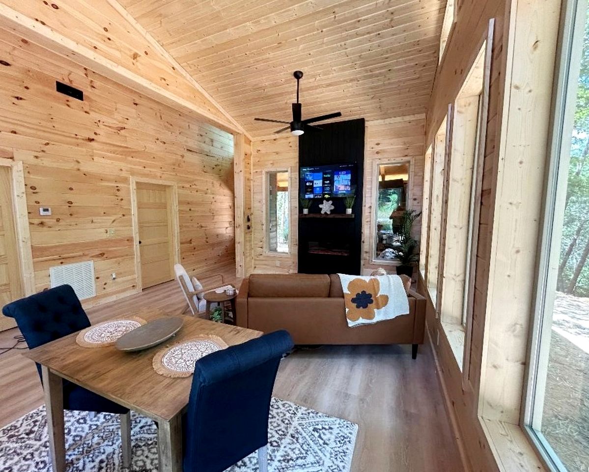Modern Cabin in Pigeon Forge for a Romantic Glamping Rendezvous
