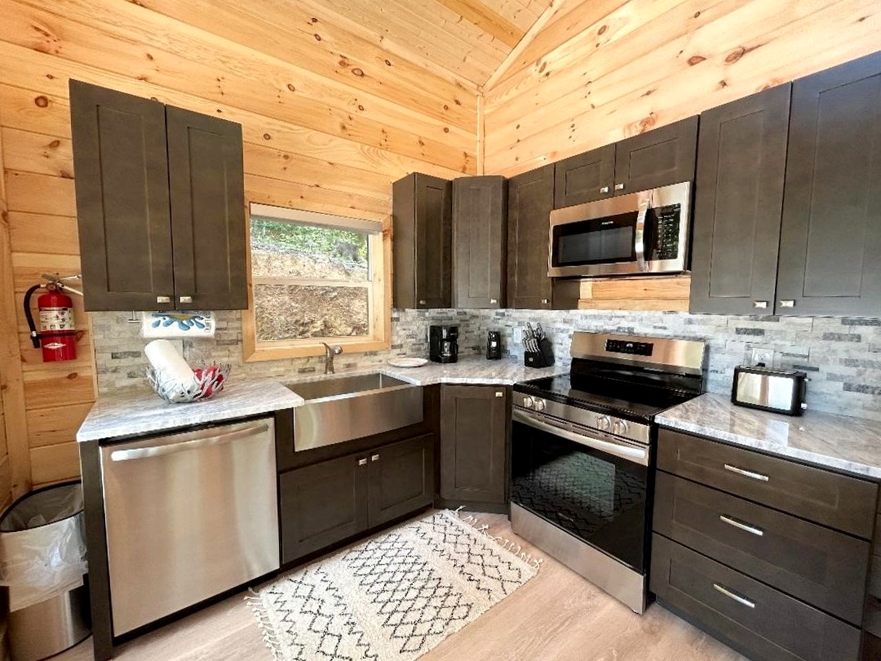 Modern Cabin in Pigeon Forge for a Romantic Glamping Rendezvous