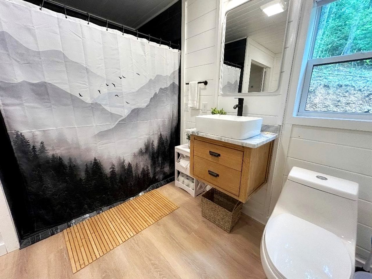 Modern Cabin in Pigeon Forge for a Romantic Glamping Rendezvous