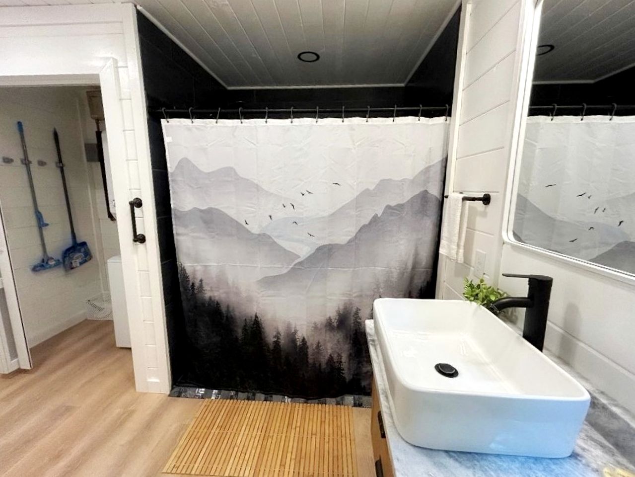 Modern Cabin in Pigeon Forge for a Romantic Glamping Rendezvous