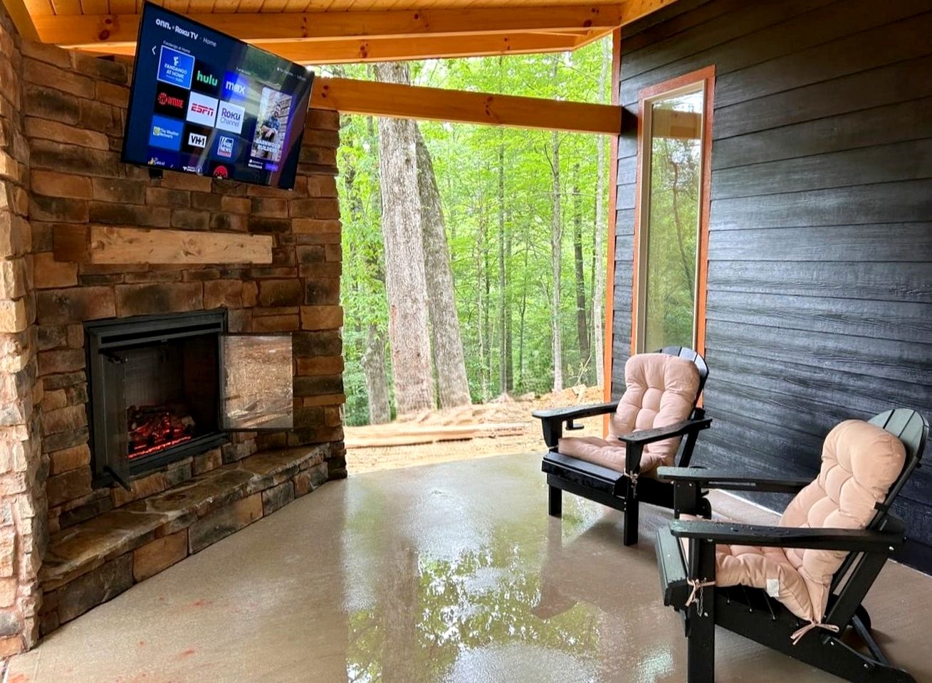 Modern Cabin in Pigeon Forge for a Romantic Glamping Rendezvous