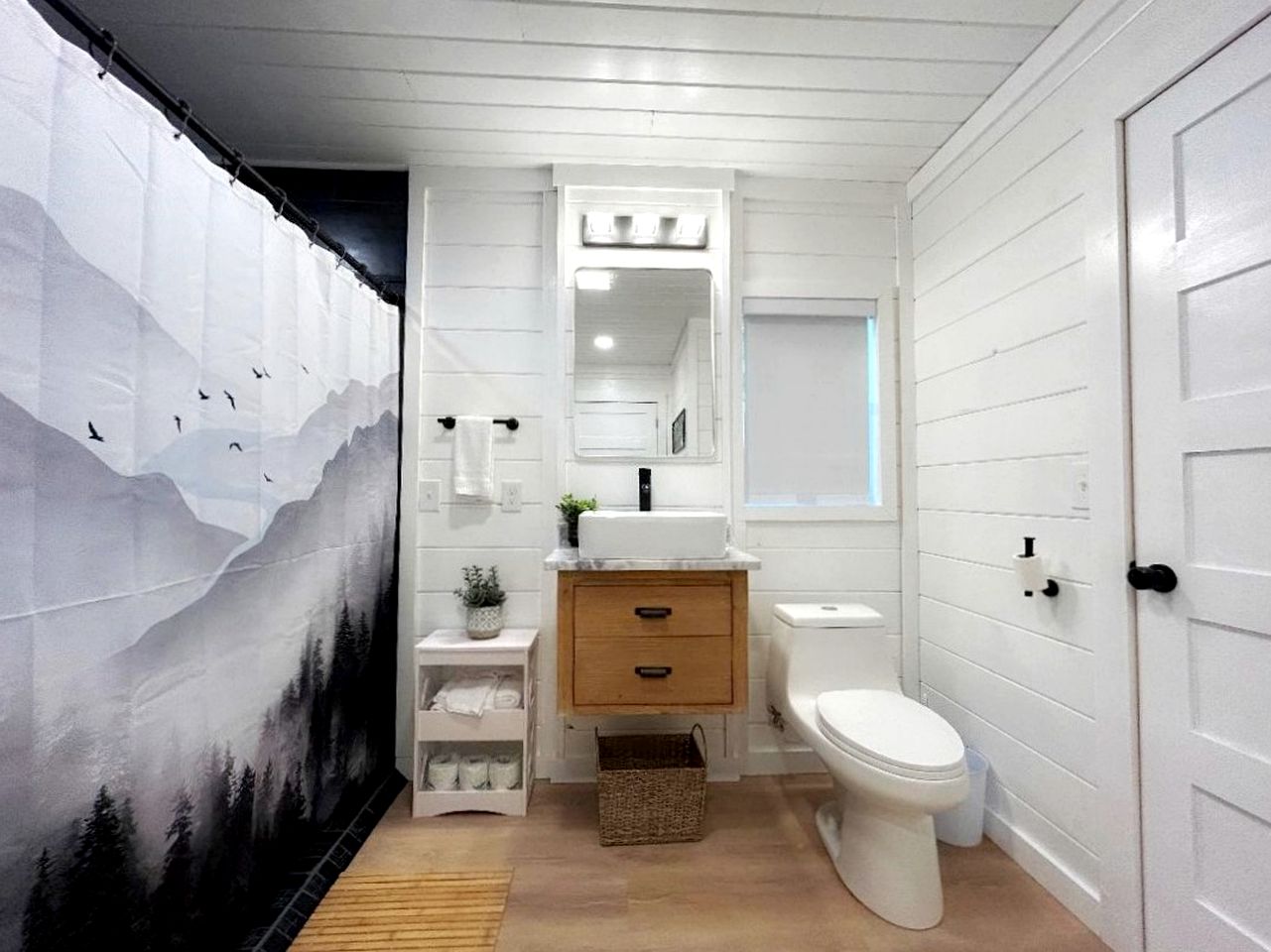 Modern Cabin in Pigeon Forge for a Romantic Glamping Rendezvous