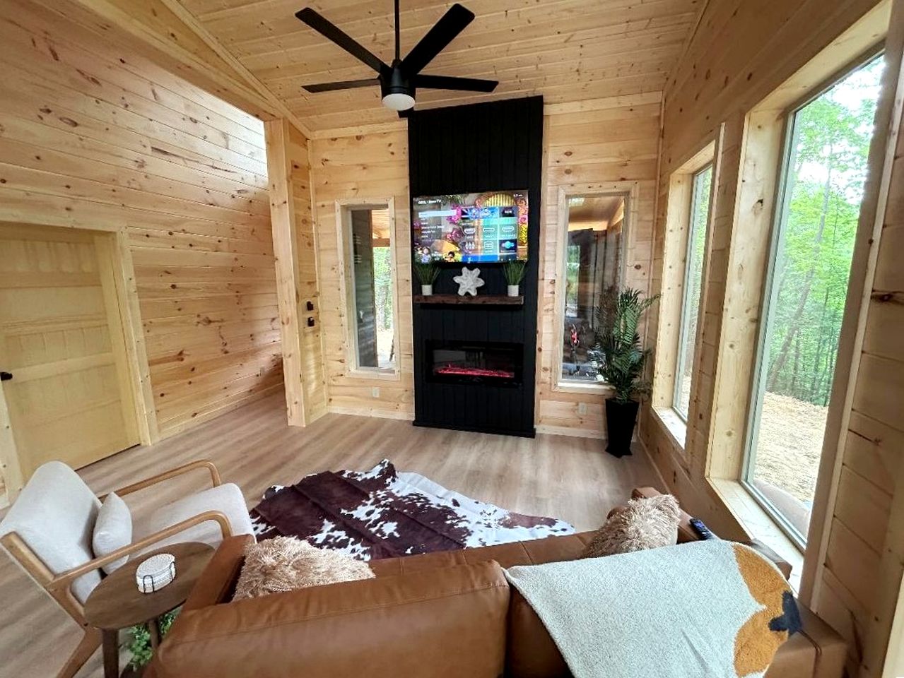 Modern Cabin in Pigeon Forge for a Romantic Glamping Rendezvous