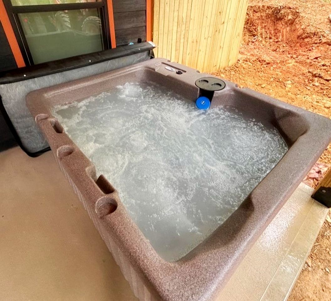 Modern Cabin in Pigeon Forge for a Romantic Glamping Rendezvous