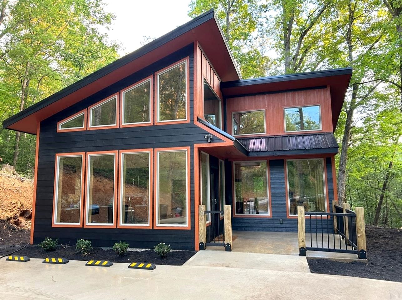 Modern Cabin in Pigeon Forge for a Romantic Glamping Rendezvous