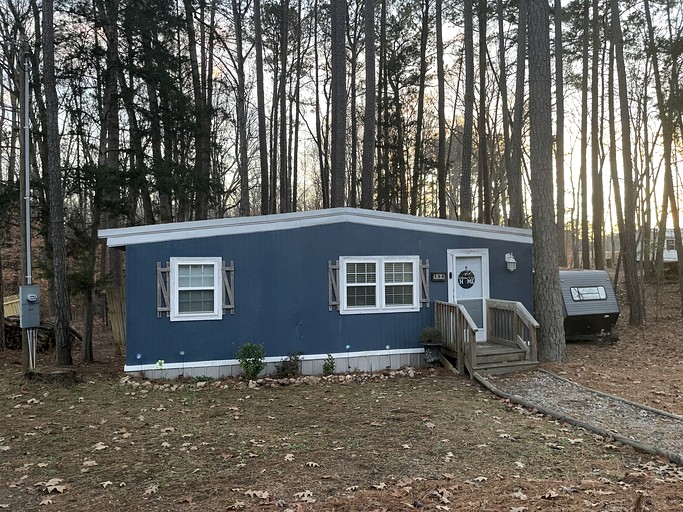 Charming Lakefront Tiny Home with Fire Pit, Grill, and Bocce Ball Near Littleton, North Carolina