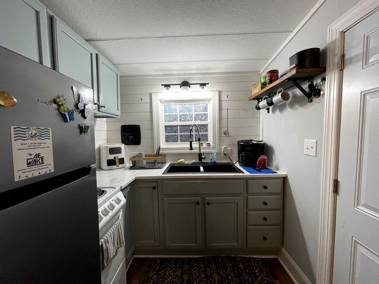 Charming Lakefront Tiny Home with Fire Pit, Grill, and Bocce Ball Near Littleton, North Carolina