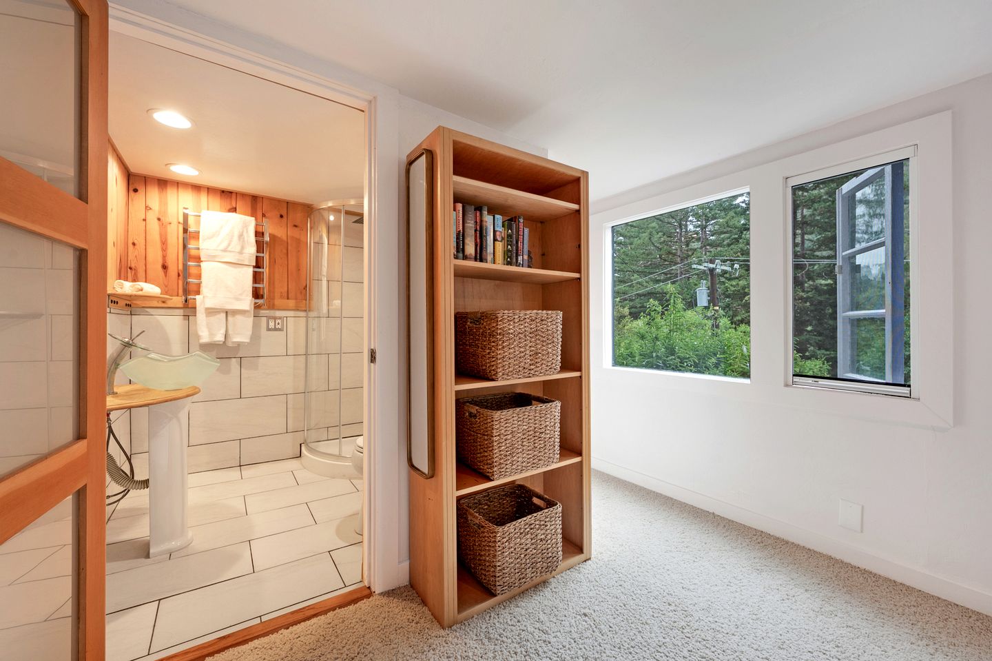 Gorgeous Garden-Level Guest Suite for a Comfortable Getaway Surrounded by Nature in Rio Nido, California