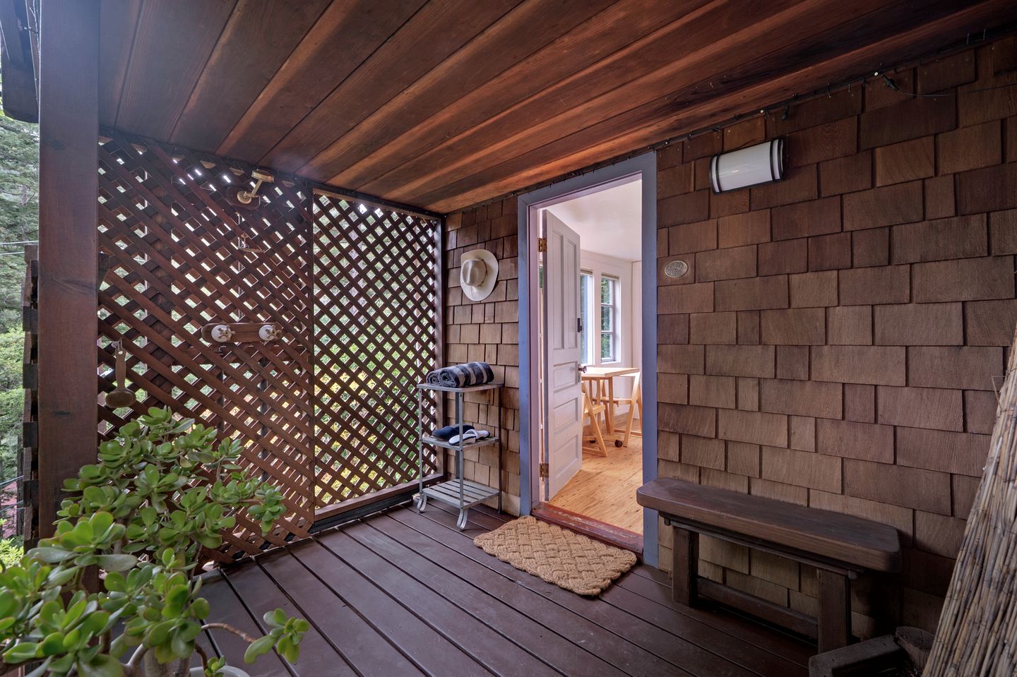 Gorgeous Garden-Level Guest Suite for a Comfortable Getaway Surrounded by Nature in Rio Nido, California