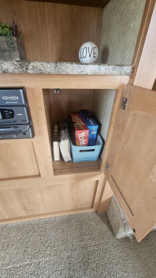 Charming RV Glamping Escape with Modern Comforts, Fresh Linens, and Coffee Outdoors in Victoria, Texas