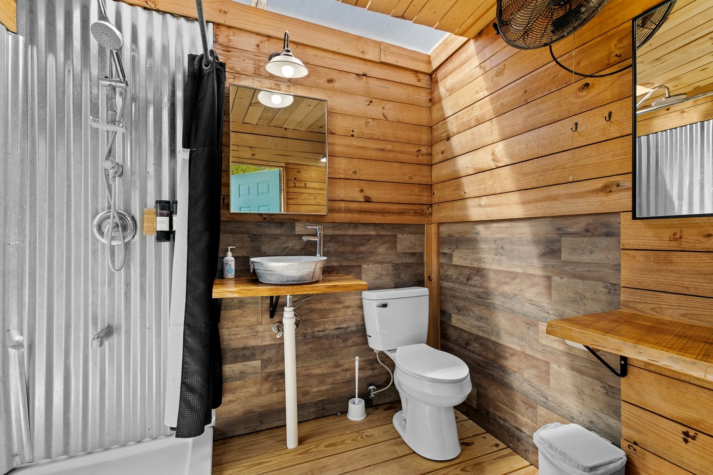 Creekside A-Frame Retreat with Treehouse Views, Hammock Lounge & Indoor-Outdoor Shower in New Port, Tennessee