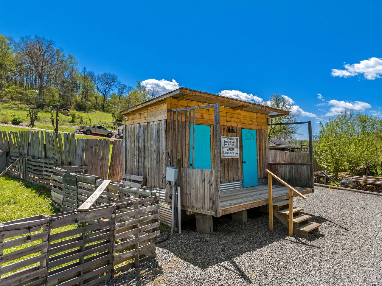 Creekside A-Frame Retreat with Treehouse Views, Hammock Lounge & Indoor-Outdoor Shower in New Port, Tennessee