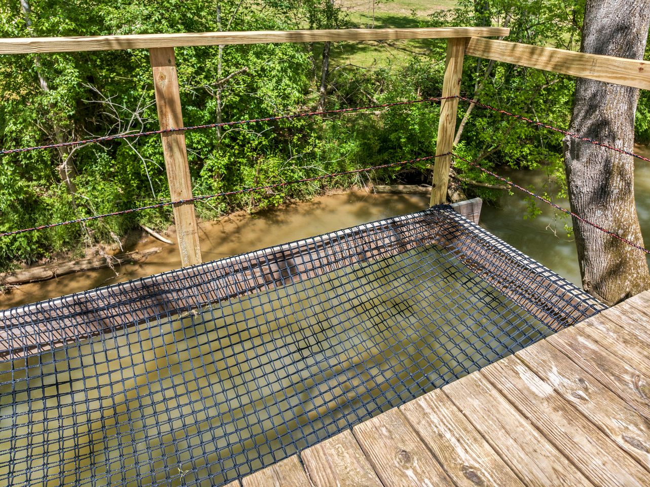 Creekside A-Frame Retreat with Treehouse Views, Hammock Lounge & Indoor-Outdoor Shower in New Port, Tennessee