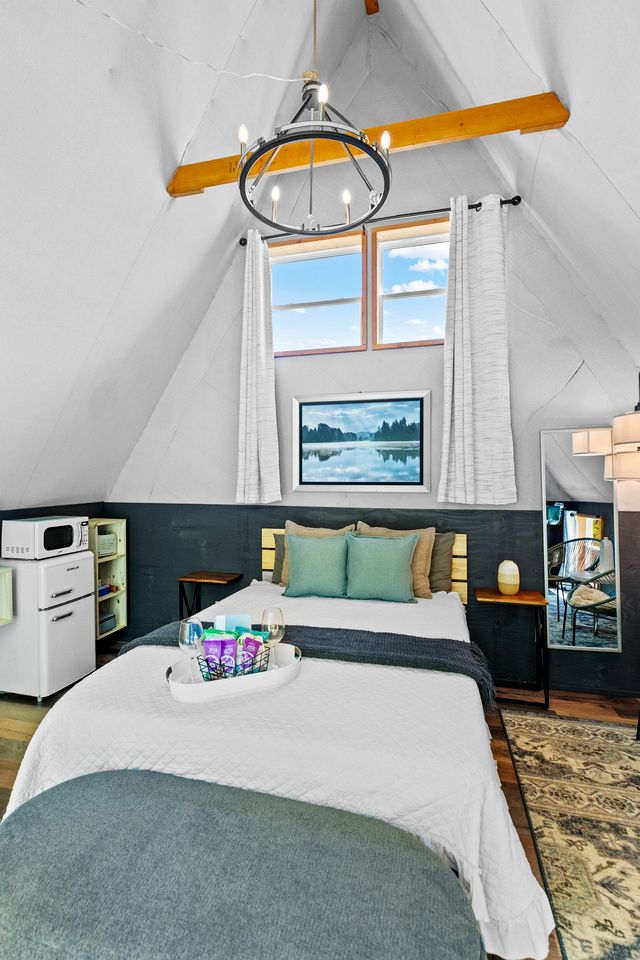 Creekside A-Frame Retreat with Treehouse Views, Hammock Lounge & Indoor-Outdoor Shower in New Port, Tennessee