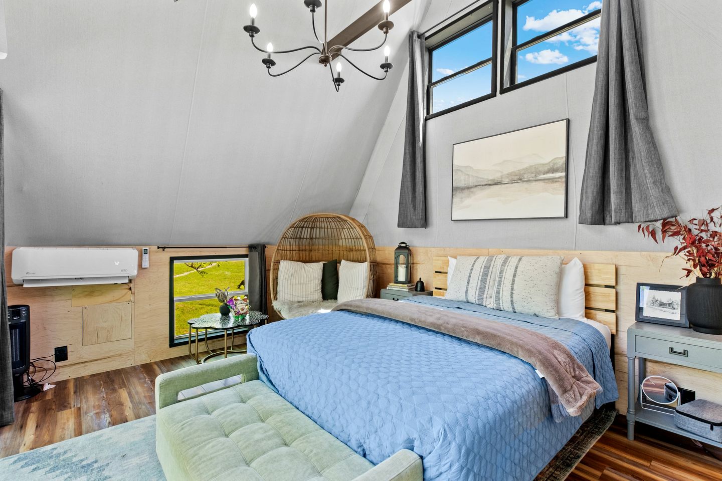 Creekside A-Frame Retreat with Treehouse Views, Hammock Lounge & Indoor-Outdoor Shower in New Port, Tennessee