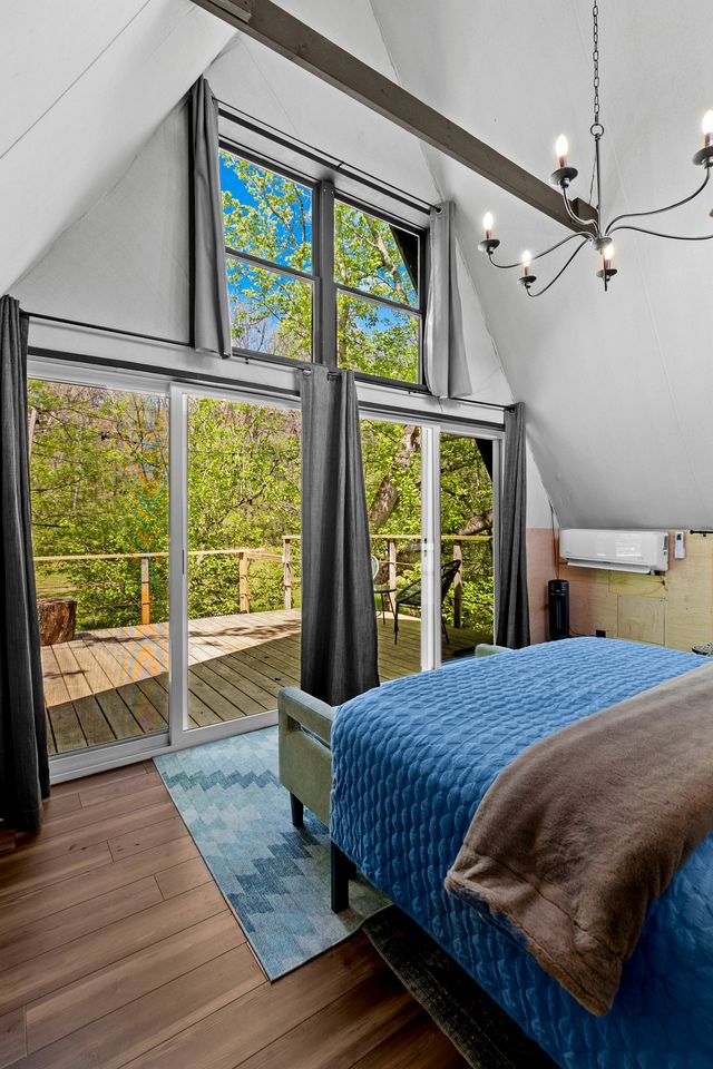 Creekside A-Frame Retreat with Treehouse Views, Hammock Lounge & Indoor-Outdoor Shower in New Port, Tennessee