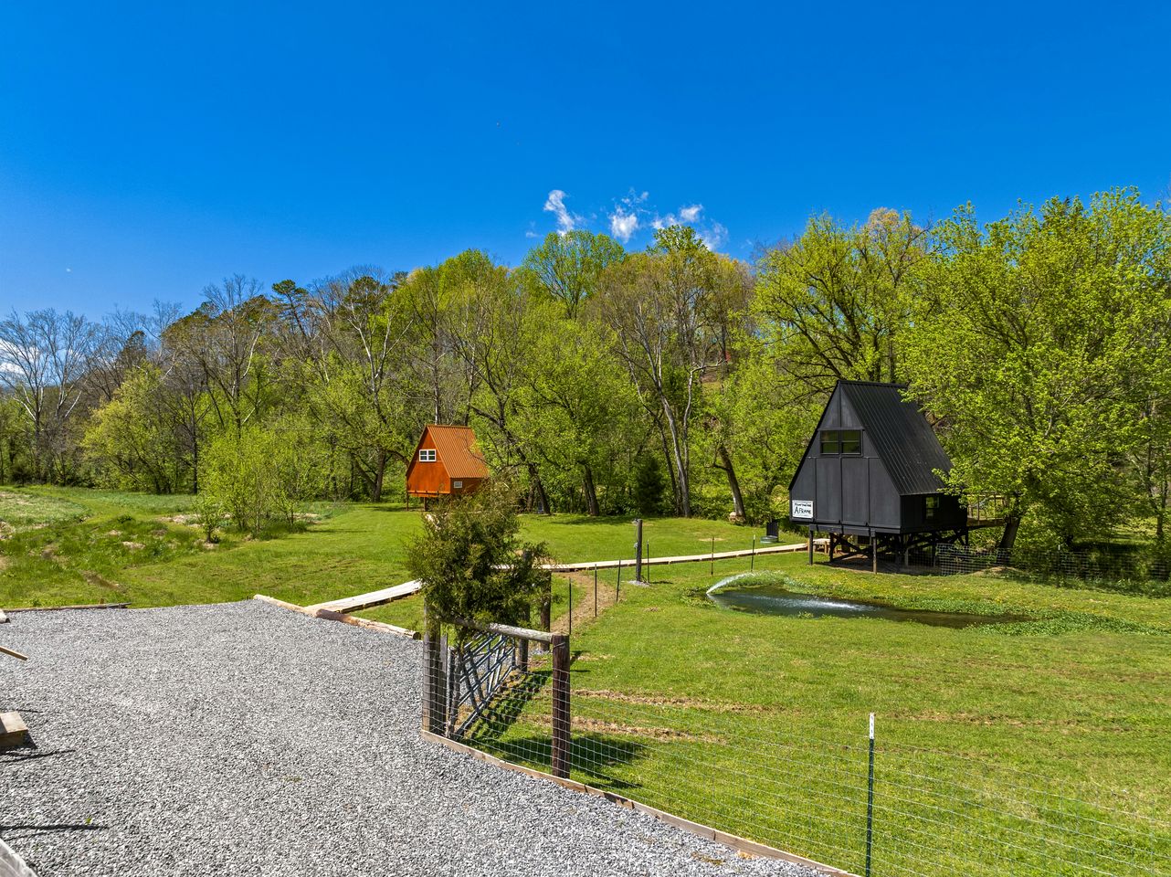 Creekside A-Frame Retreat with Treehouse Views, Hammock Lounge & Indoor-Outdoor Shower in New Port, Tennessee