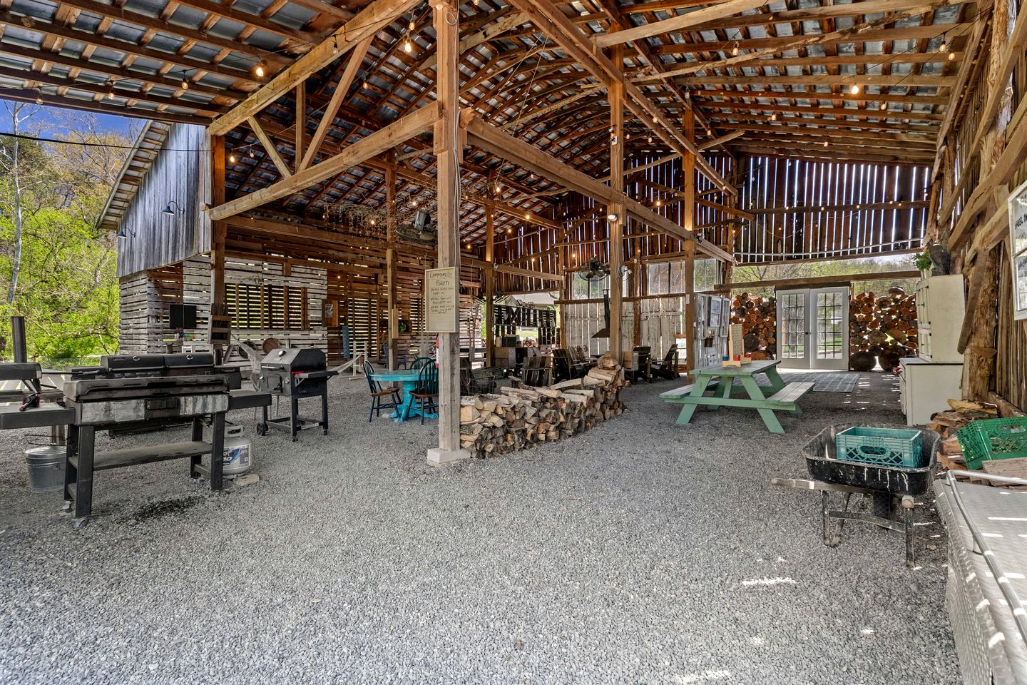 Creekside A-Frame Retreat with Treehouse Views, Hammock Lounge & Indoor-Outdoor Shower in New Port, Tennessee