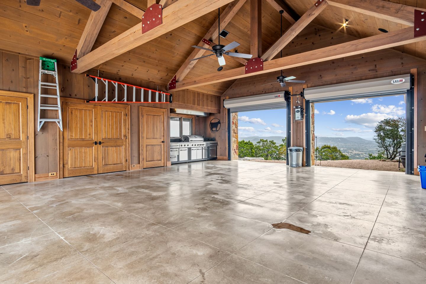 Beautiful Hill Top Home with Pool, Hot Tub, and Stunning Views near Bandera, Texas