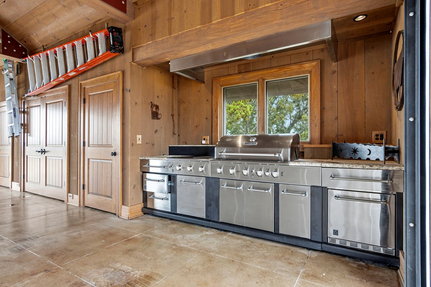 Beautiful Hill Top Home with Pool, Hot Tub, and Stunning Views near Bandera, Texas