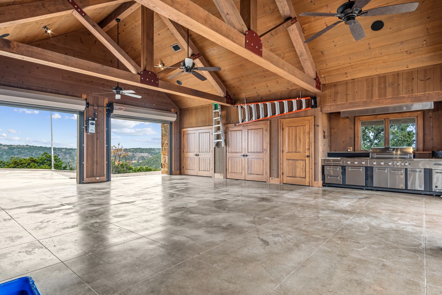 Beautiful Hill Top Home with Pool, Hot Tub, and Stunning Views near Bandera, Texas