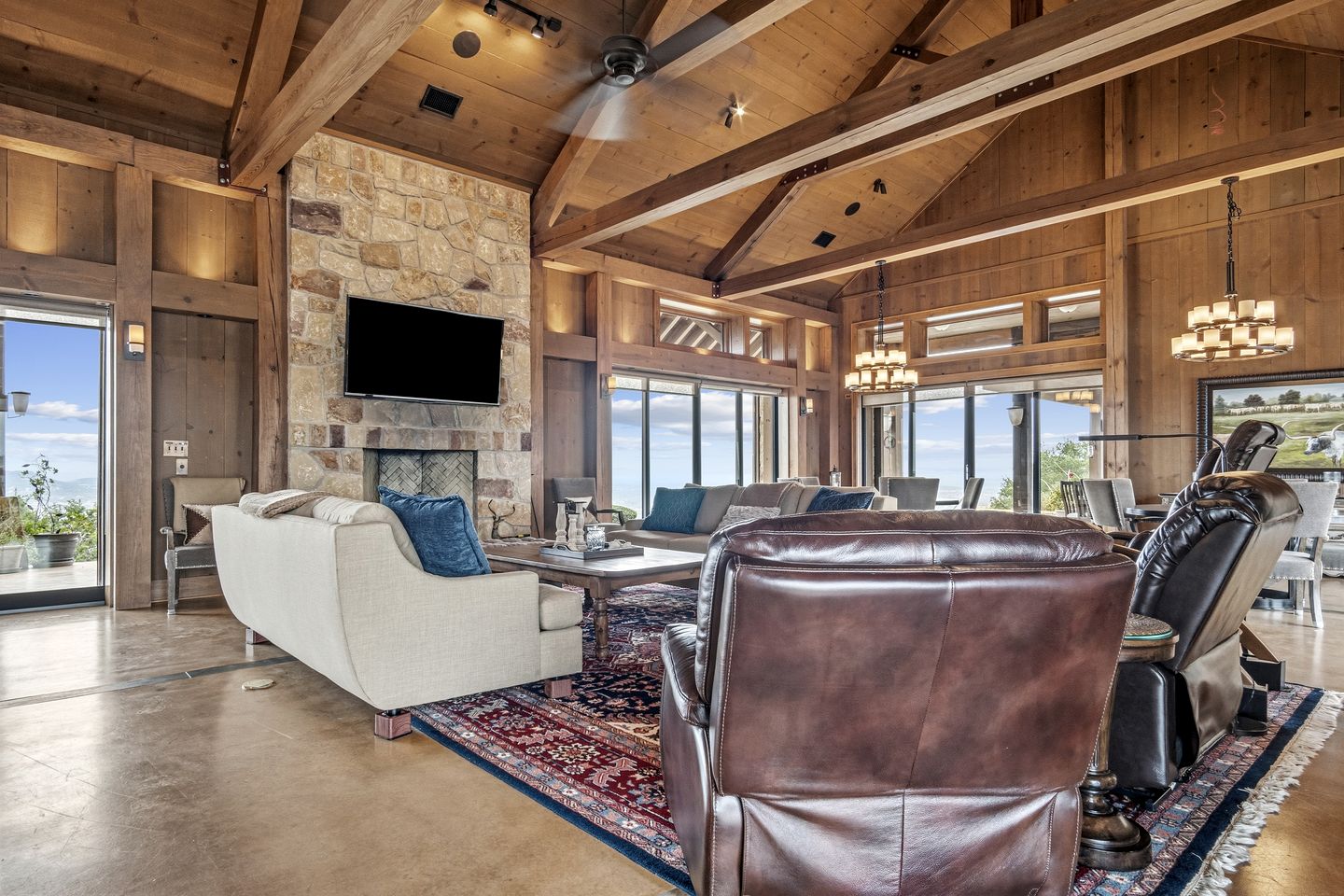 Beautiful Hill Top Home with Pool, Hot Tub, and Stunning Views near Bandera, Texas