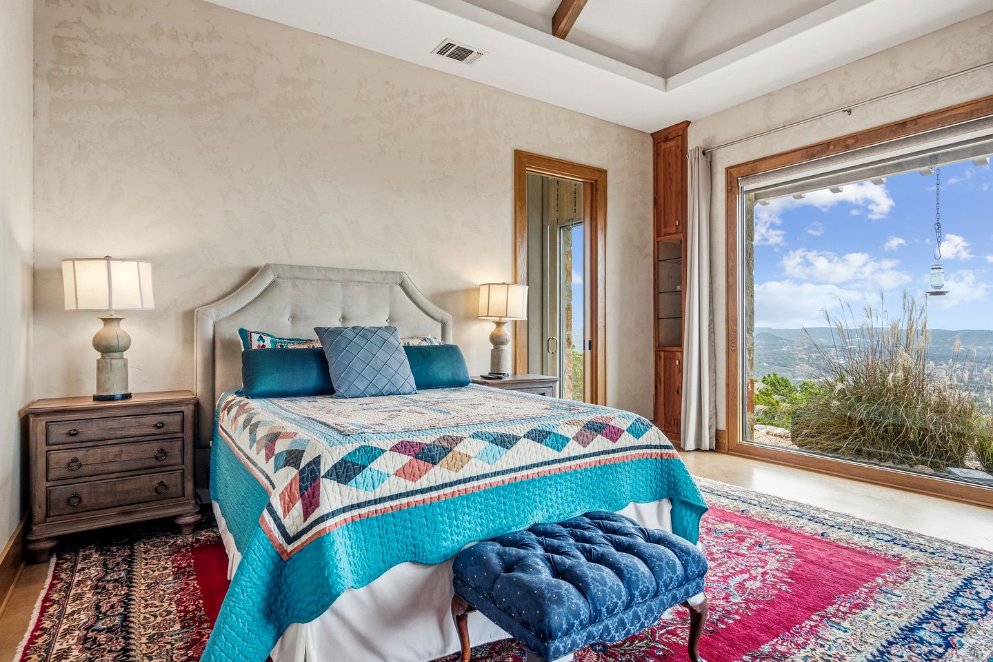 Beautiful Hill Top Home with Pool, Hot Tub, and Stunning Views near Bandera, Texas