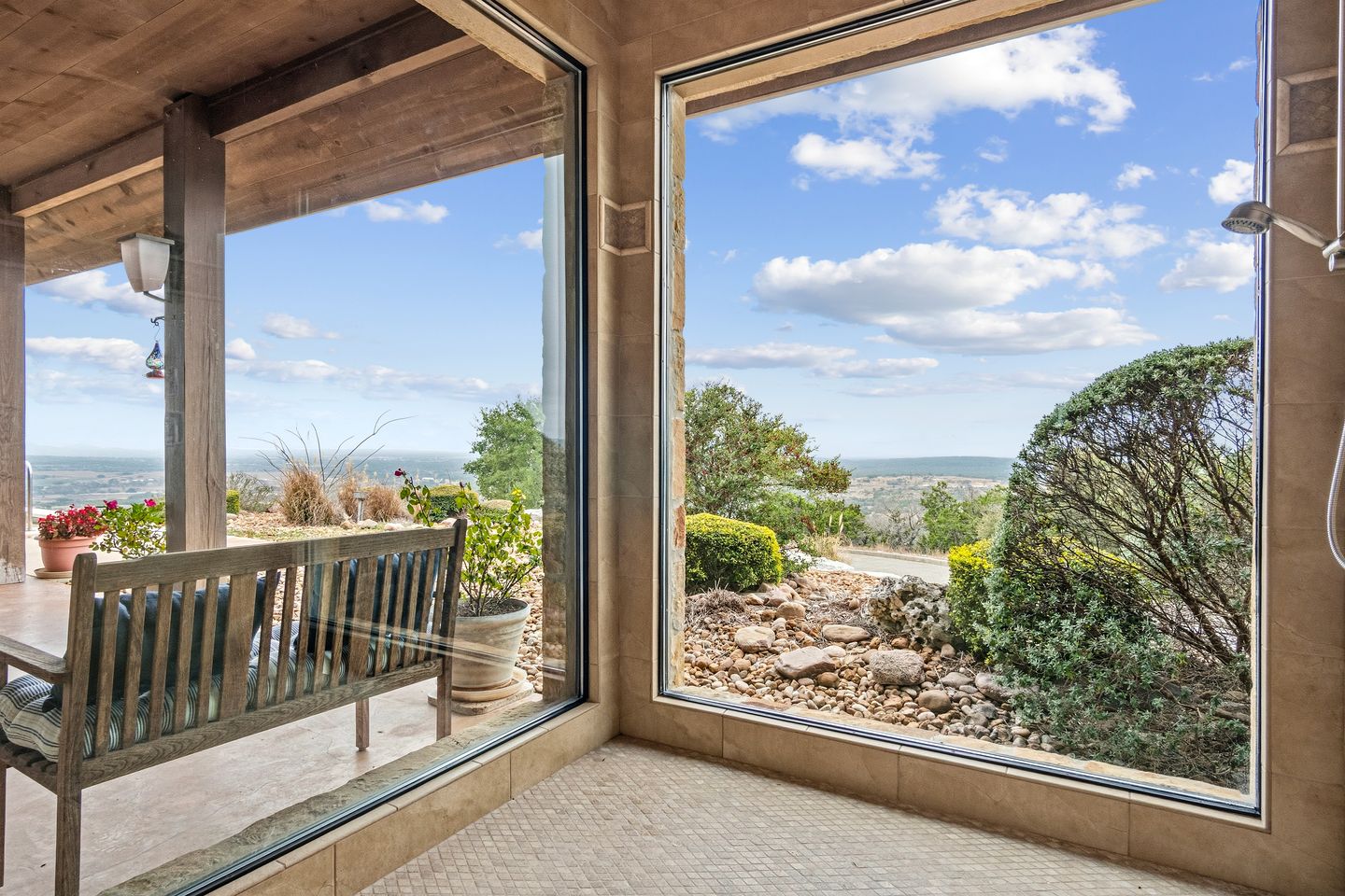 Beautiful Hill Top Home with Pool, Hot Tub, and Stunning Views near Bandera, Texas