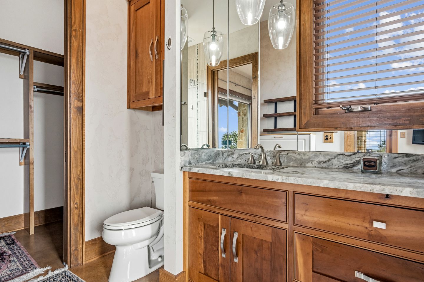 Beautiful Hill Top Home with Pool, Hot Tub, and Stunning Views near Bandera, Texas