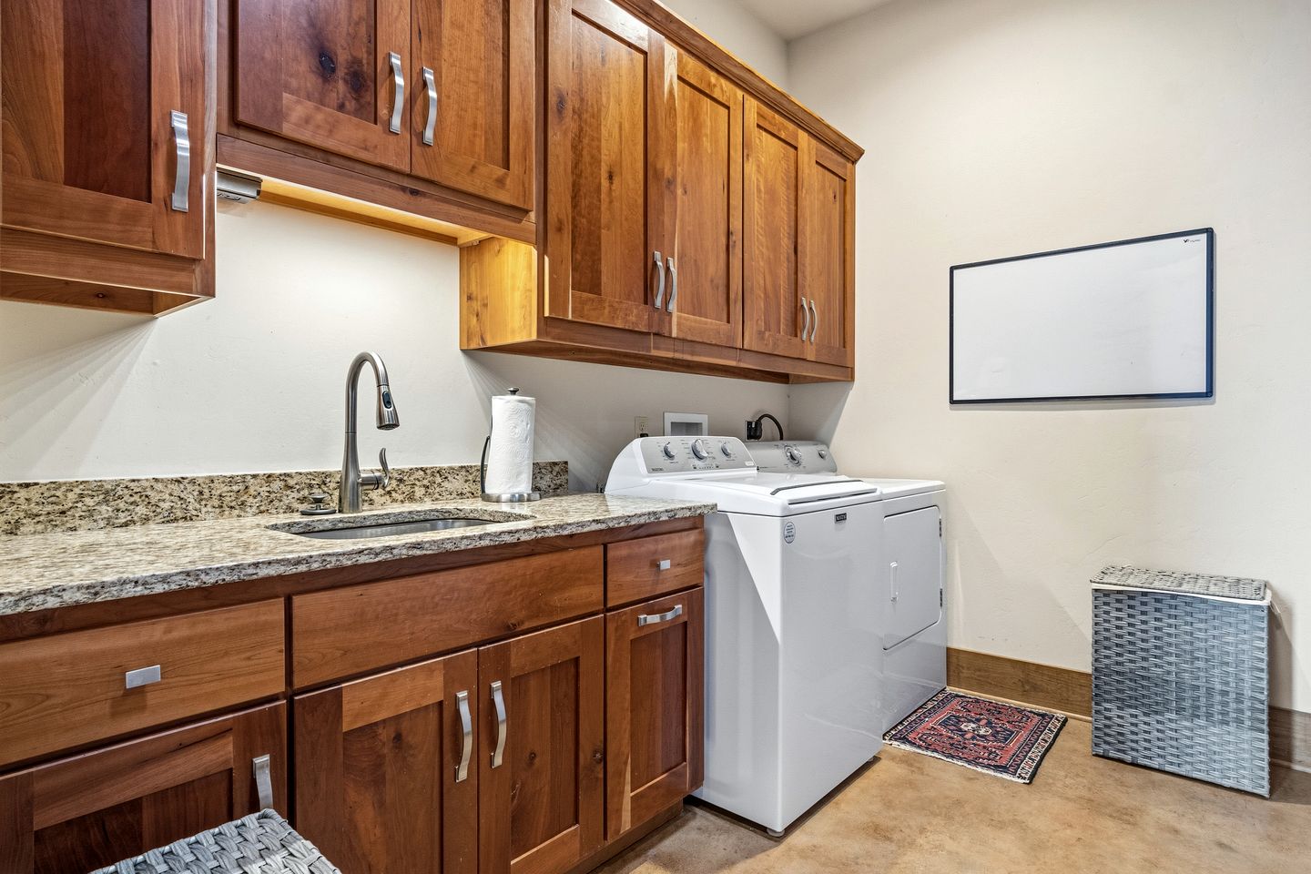 Beautiful Hill Top Home with Pool, Hot Tub, and Stunning Views near Bandera, Texas