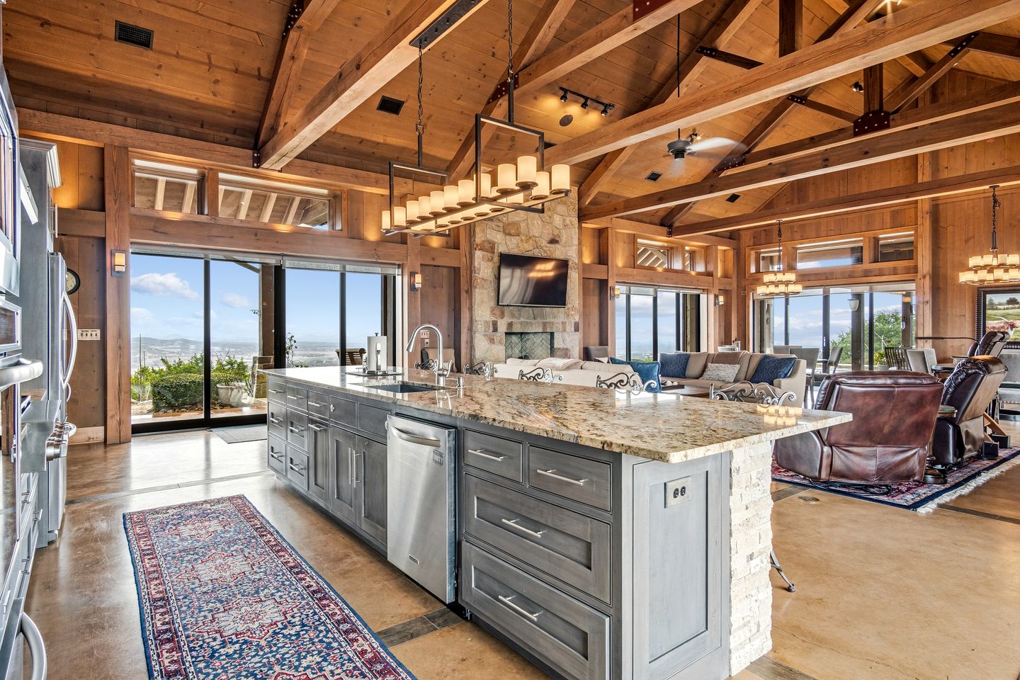 Beautiful Hill Top Home with Pool, Hot Tub, and Stunning Views near Bandera, Texas