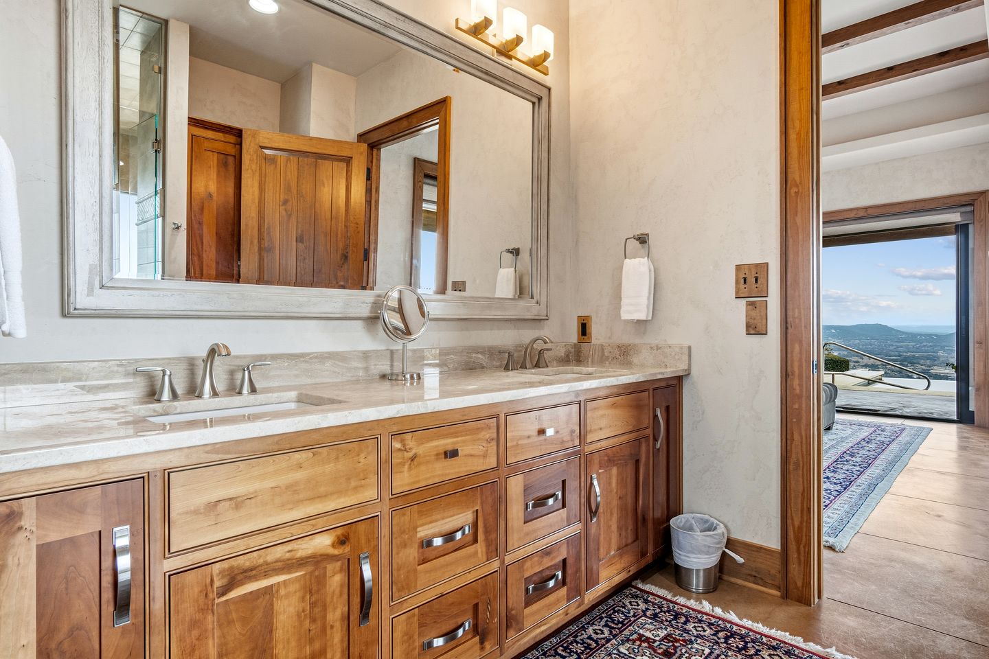 Beautiful Hill Top Home with Pool, Hot Tub, and Stunning Views near Bandera, Texas