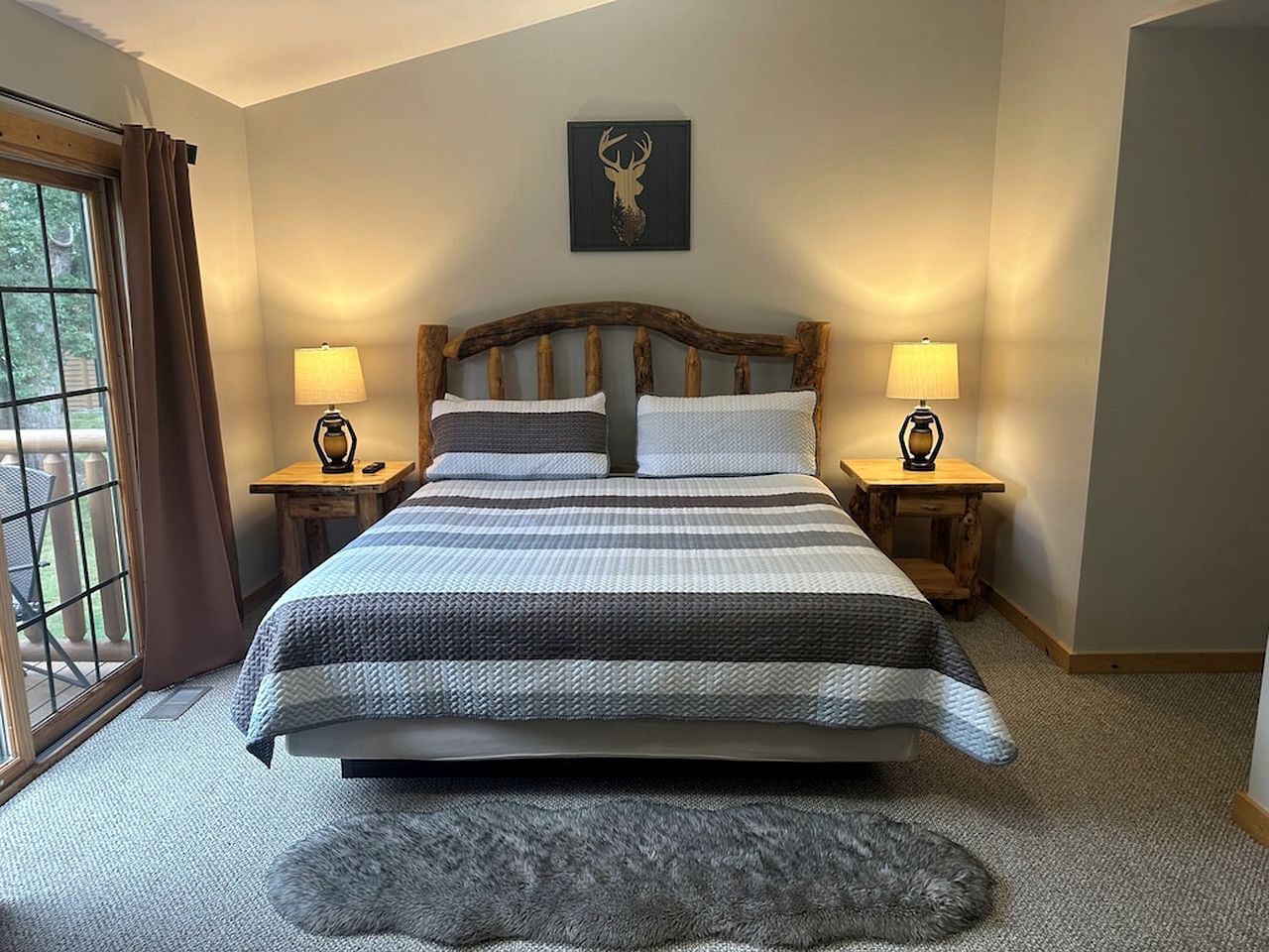 Spacious Luxury Villa Retreat with Jetted Tub, Fireplaces, Balconies, and Smart TV in North Utica, Illinois