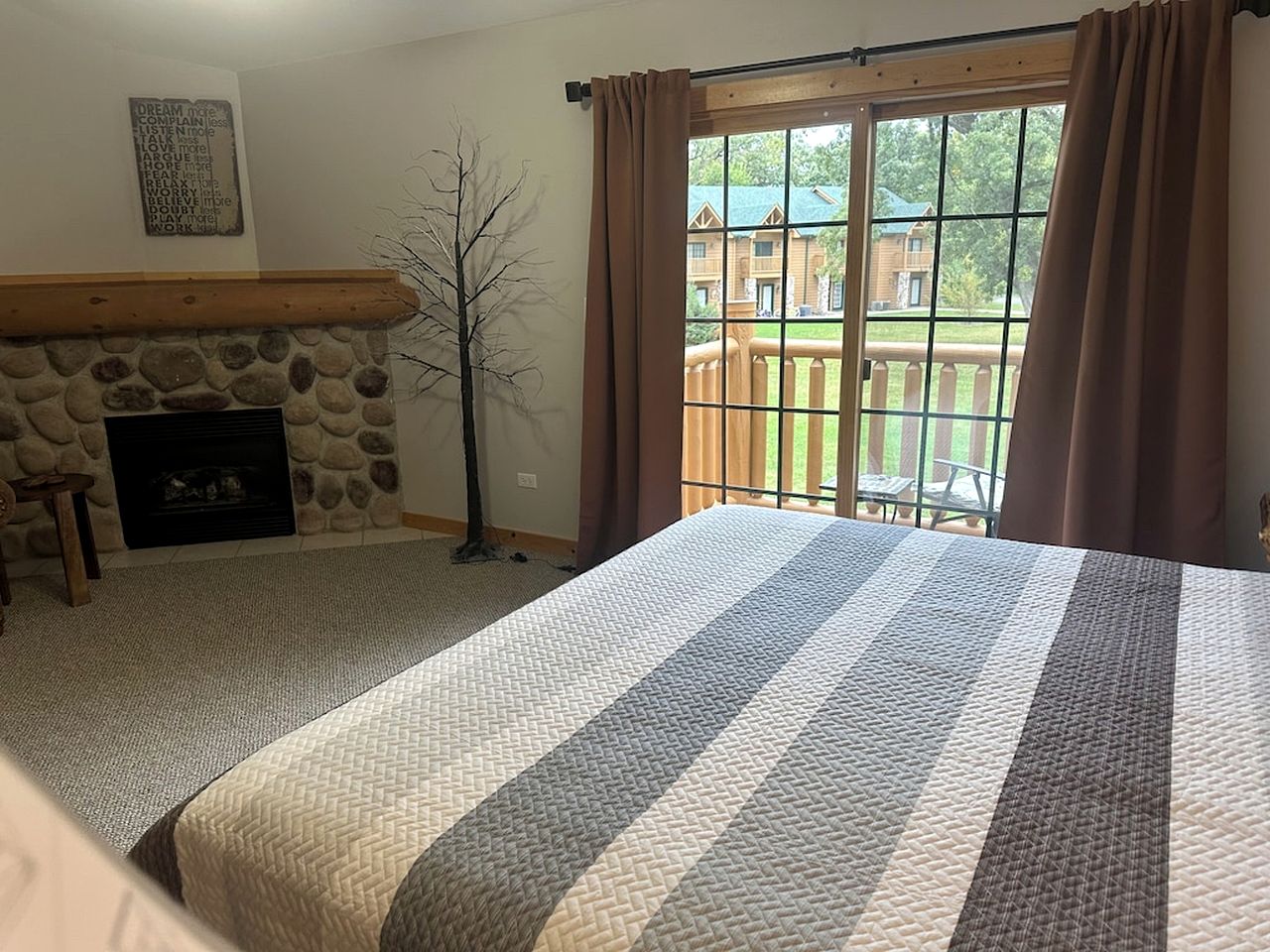 Spacious Luxury Villa Retreat with Jetted Tub, Fireplaces, Balconies, and Smart TV in North Utica, Illinois