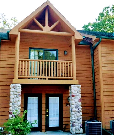 Spacious Luxury Villa Retreat with Jetted Tub, Fireplaces, Balconies, and Smart TV in North Utica, Illinois